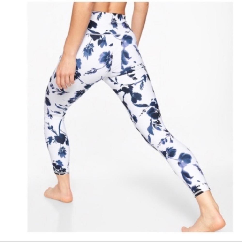 NWT Athleta White Water Flower 7/8 Leggings - Picture 2 of 7